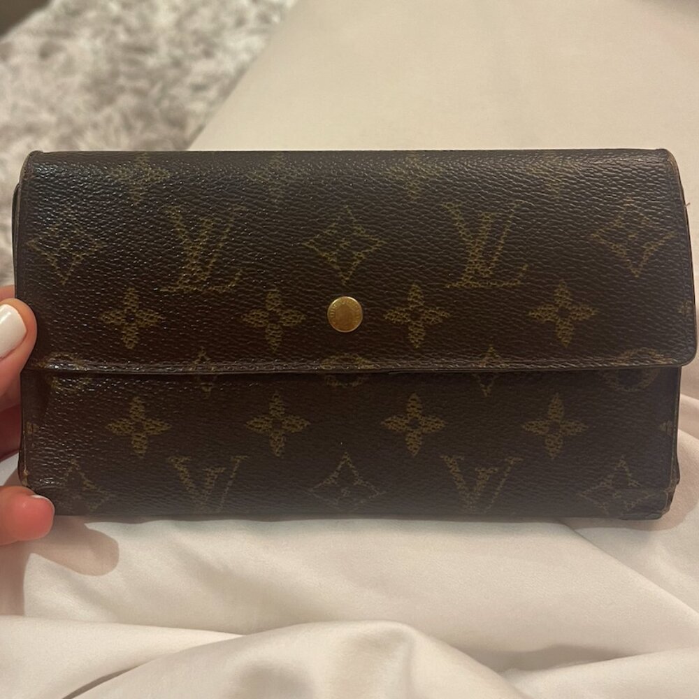 Louis Vuitton Monogram Sarah Wallet